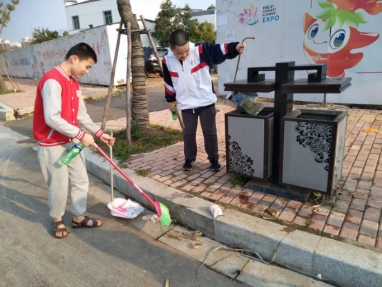 學雷鋒 南昌現(xiàn)代外國語學校在行動143.png