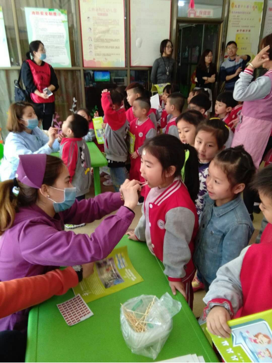 江西南昌迪斯尼幼兒園口腔檢查報道226.png