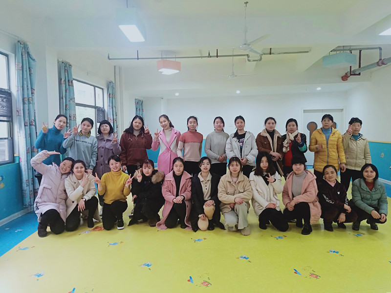 合影_副本.jpg 合影_副本.jpg