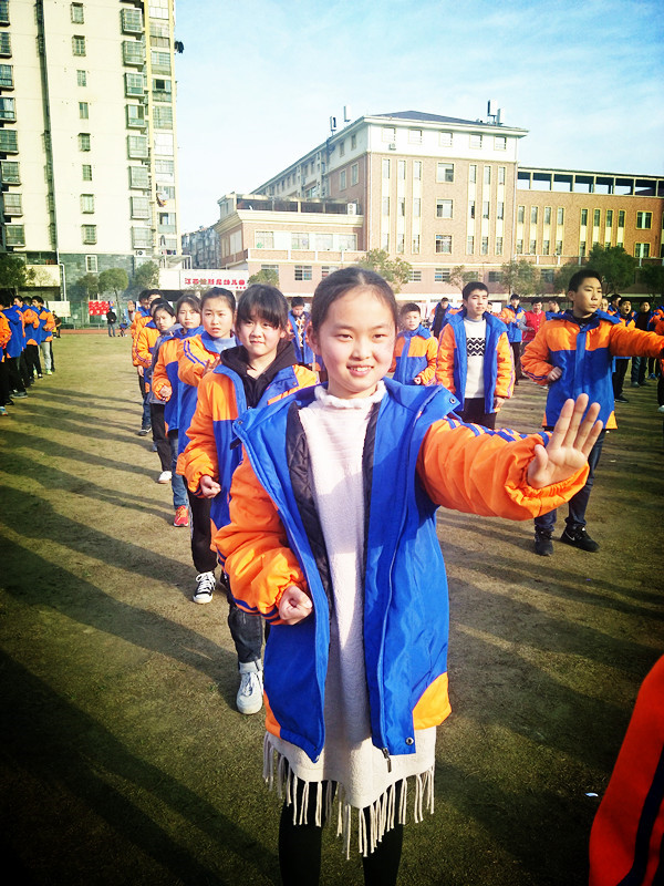 小姑娘“如來神掌”果真了得_副本.jpg 小姑娘“如來神掌”果真了得_副本.jpg