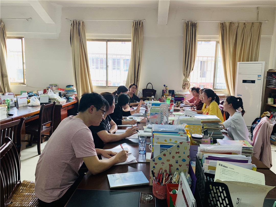 E:\雜項(xiàng)\稿費(fèi)\2019\4月份修改后的\象湖小學(xué)部語(yǔ)文老師集體備課\小學(xué)部集體備課照片2019.4.9\微信圖片_20190409183621.jpg E:\雜項(xiàng)\稿費(fèi)\2019\4月份修改后的\象湖小學(xué)部語(yǔ)文老師集體備課\小學(xué)部集體備課照片2019.4.9\微信圖片_20190409183621.jpg