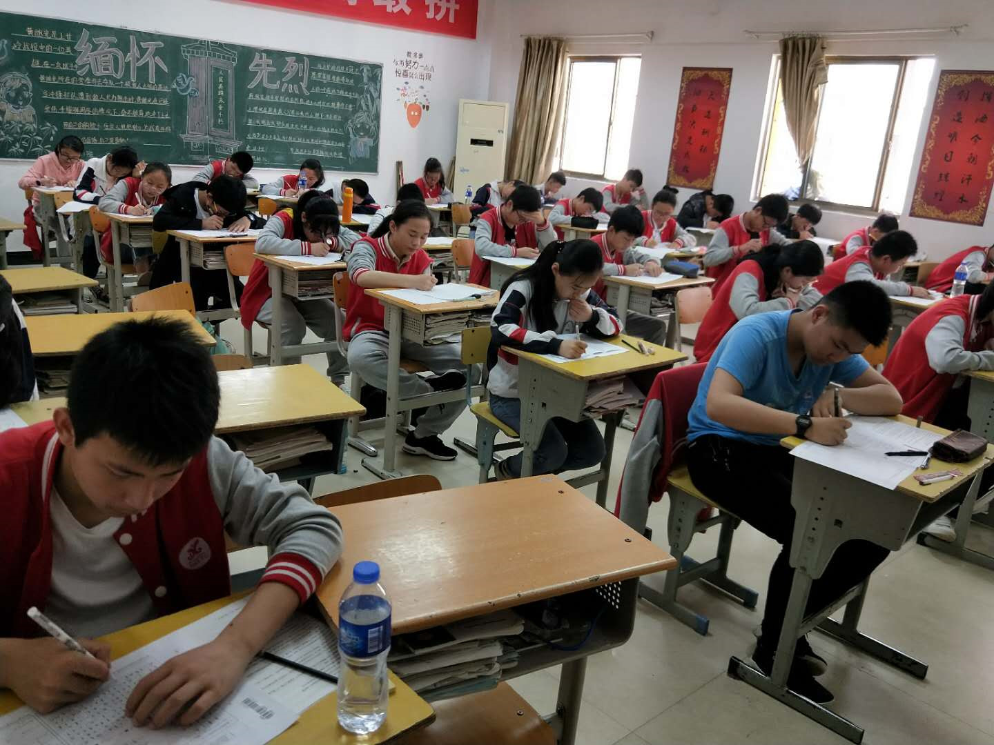 E:\雜項\稿費\2019\聚仁堂稿件4月\南昌現(xiàn)代外國語學(xué)校已修改的文章(1)\南昌現(xiàn)代外國語學(xué)校已修改的文章\一朝耕耘 一朝收獲\期中\(zhòng)微信圖片_2019042520395412.jpg E:\雜項\稿費\2019\聚仁堂稿件4月\南昌現(xiàn)代外國語學(xué)校已修改的文章(1)\南昌現(xiàn)代外國語學(xué)校已修改的文章\一朝耕耘 一朝收獲\期中\(zhòng)微信圖片_2019042520395412.jpg