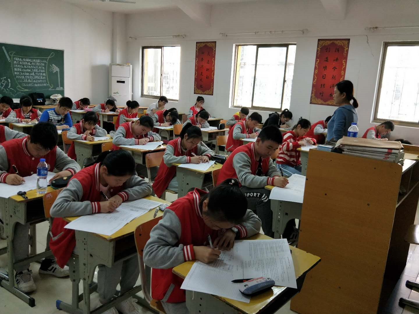 E:\雜項\稿費\2019\聚仁堂稿件4月\南昌現(xiàn)代外國語學(xué)校已修改的文章(1)\南昌現(xiàn)代外國語學(xué)校已修改的文章\一朝耕耘 一朝收獲\期中\(zhòng)微信圖片_2019042520395417.jpg E:\雜項\稿費\2019\聚仁堂稿件4月\南昌現(xiàn)代外國語學(xué)校已修改的文章(1)\南昌現(xiàn)代外國語學(xué)校已修改的文章\一朝耕耘 一朝收獲\期中\(zhòng)微信圖片_2019042520395417.jpg