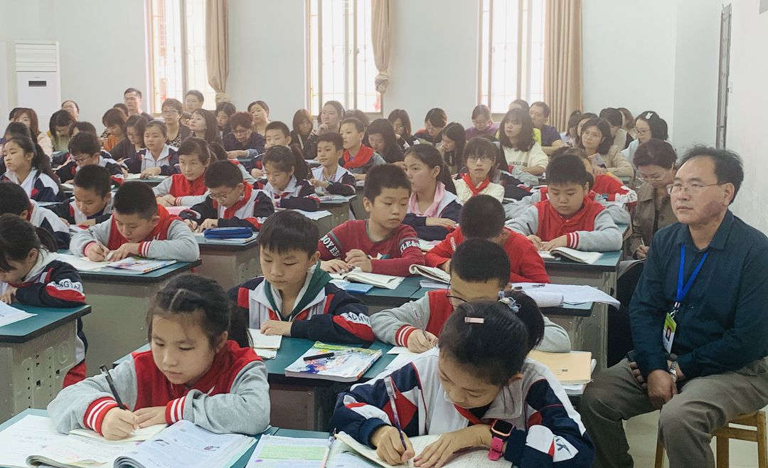 校領導聽課_副本.jpg 校領導聽課_副本.jpg