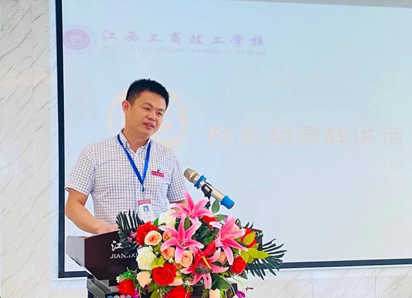 技工3.jpg 技工3.jpg