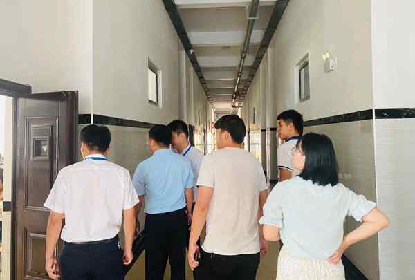 技工2.jpg 技工2.jpg