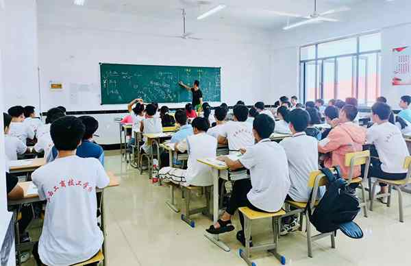 技工1.jpg 技工1.jpg