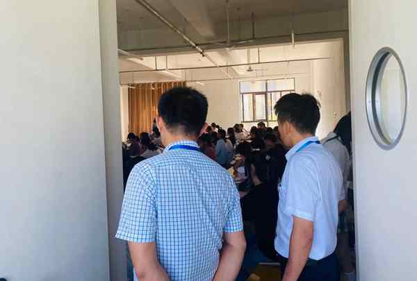 技工3.jpg 技工3.jpg